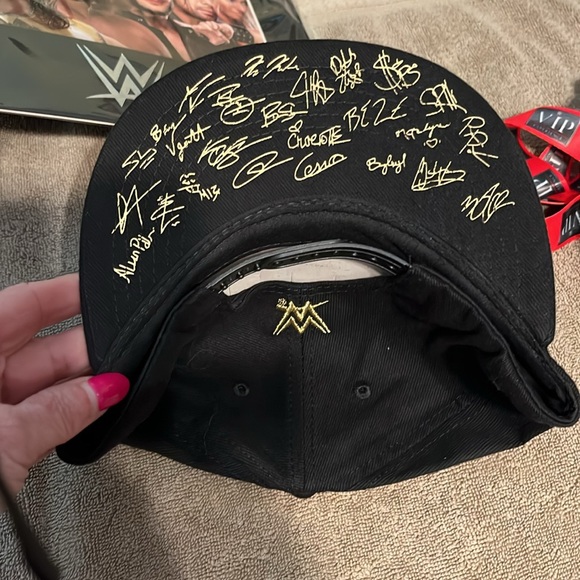 WWE Summerslam Heatwave Tour VIP swag bag hat picture autographs lanyard towel - Picture 4 of 12